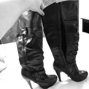 Black guess boots